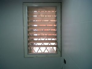 Sustitución ventanas de madera por ventanas de aluminio en Cornellà Barcelona.